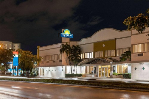 Days Inn by Wyndham Miami Airport North - image 4