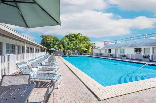Days Inn by Wyndham Miami Airport North - image 8