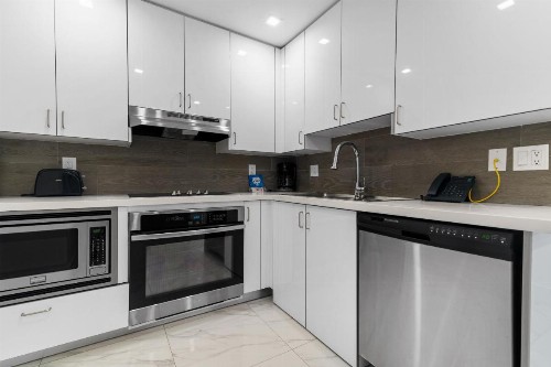 Fortune House Hotel Suites - image 12