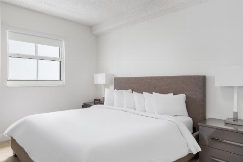 Fortune House Hotel Suites - image 17
