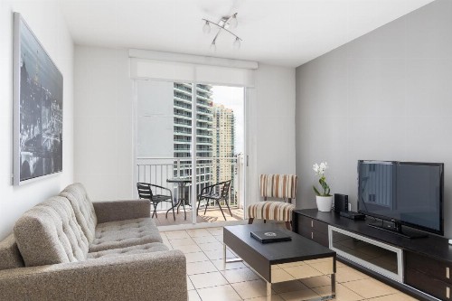 Fortune House Hotel Suites - image 2
