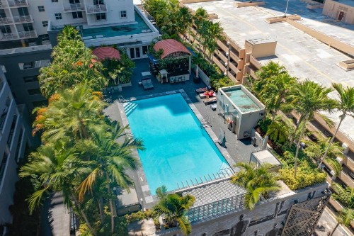 Fortune House Hotel Suites - image 25