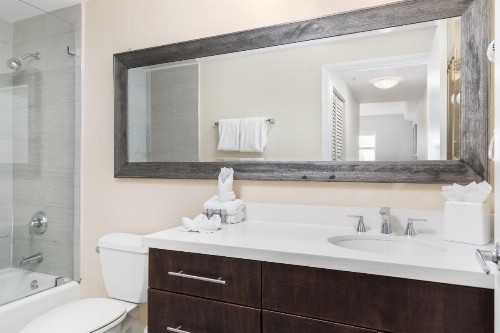 Fortune House Hotel Suites - image 26
