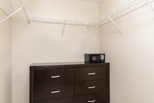 Fortune House Hotel Suites - image 27