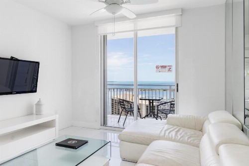Fortune House Hotel Suites - image 28