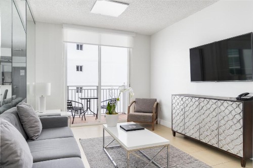 Fortune House Hotel Suites - image 32