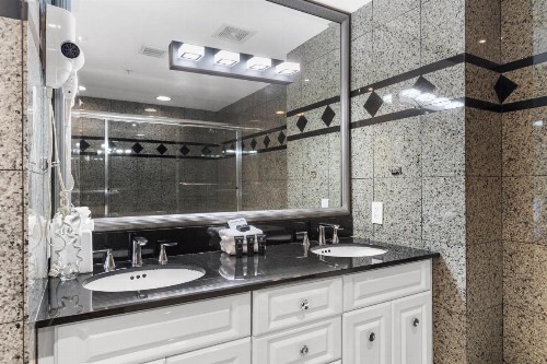 Fortune House Hotel Suites - image 41