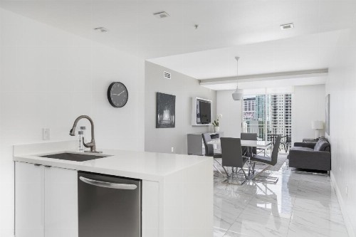 Fortune House Hotel Suites - image 43