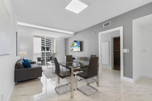 Fortune House Hotel Suites - image 47