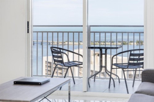 Fortune House Hotel Suites - image 6