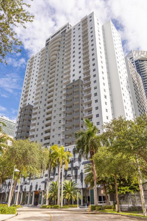 Fortune House Hotel Suites - image 8