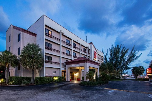 Red Roof PLUS+ Miami Airport - image 20