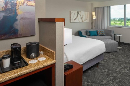 Courtyard by Marriott Miami Airport - image 12