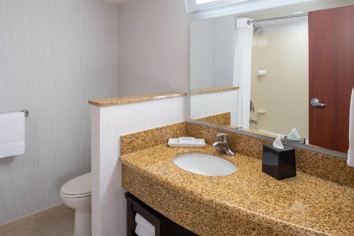 Courtyard by Marriott Miami Airport - image 16