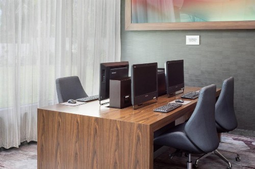 Courtyard by Marriott Miami Airport - image 17