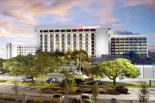 Courtyard by Marriott Miami Airport - image 2