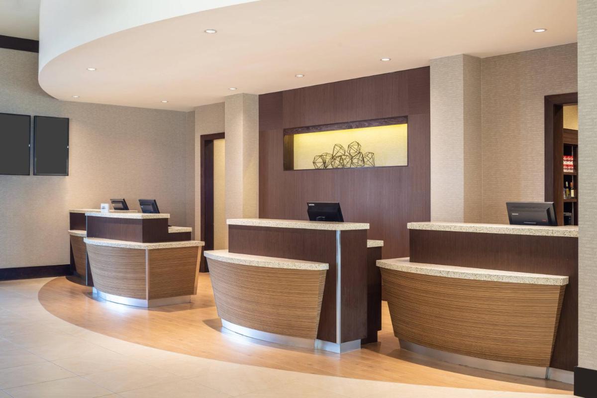 Courtyard by Marriott Miami Airport - image 3