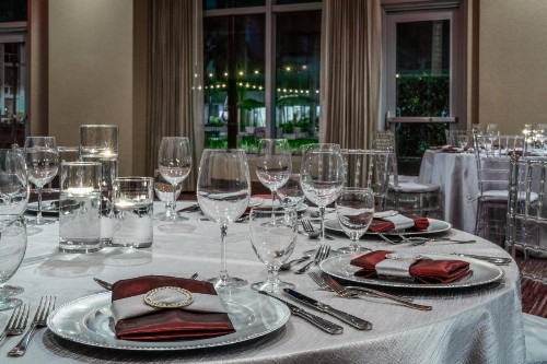 Courtyard by Marriott Miami Airport - image 39