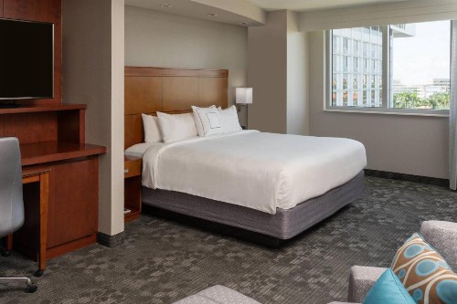 Courtyard by Marriott Miami Airport - image 8