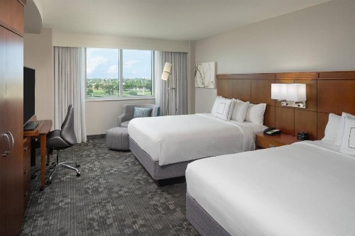 Courtyard by Marriott Miami Airport - image 9