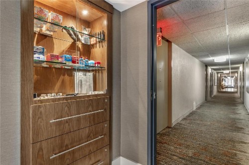 Best Western Plus Windsor Inn - image 10