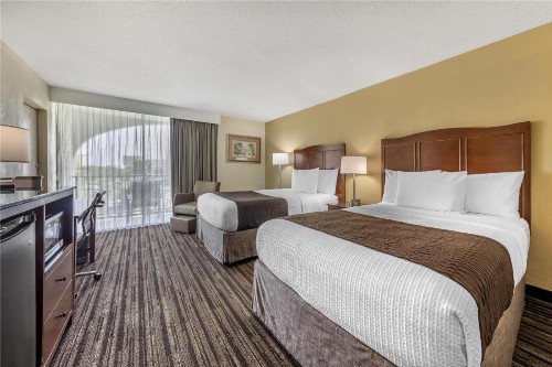Best Western Plus Windsor Inn - image 4