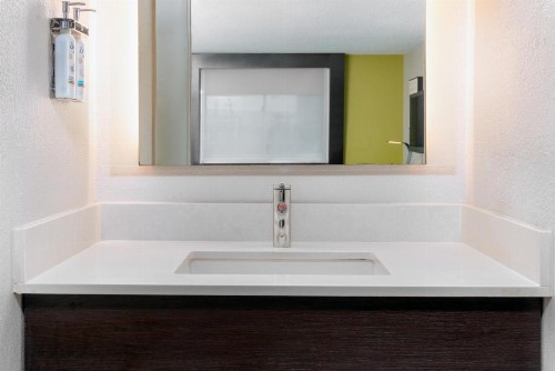 Holiday Inn Express Miami Airport Doral Area an IHG Hotel - image 12