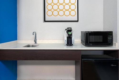 Holiday Inn Express Miami Airport Doral Area an IHG Hotel - image 20