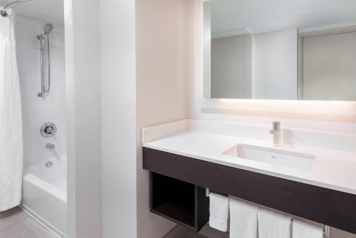 Holiday Inn Express Miami Airport Doral Area an IHG Hotel - image 21