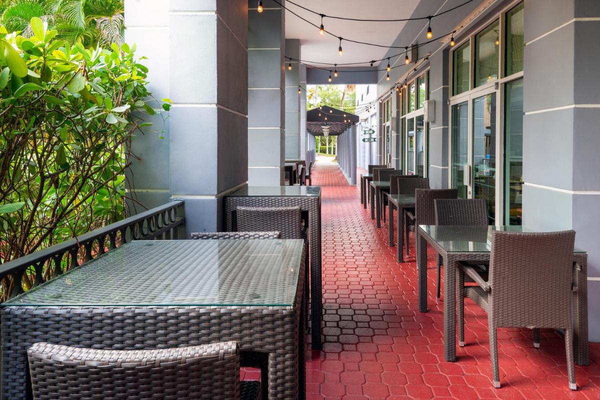 Holiday Inn Hotel Miami-Doral Area an IHG Hotel - image 7