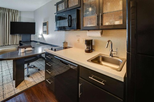 Sonesta Simply Suites Miami Airport - image 36