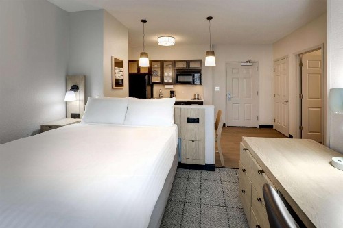 Sonesta Simply Suites Miami Airport - image 9