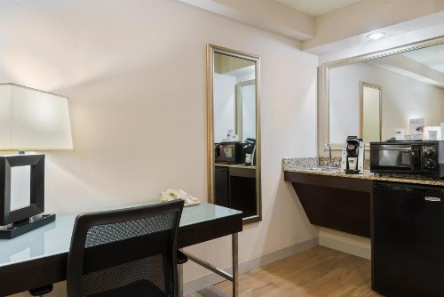 Holiday Inn Express Hotel & Suites Kendall East-Miami an IHG Hotel - image 12