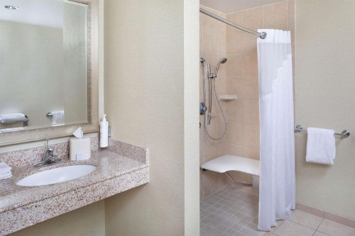 Hilton Garden Inn Miami Airport West - image 6