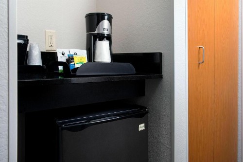 Fairfield Inn & Suites by Marriott Miami Airport South - image 10