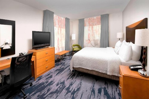 Fairfield Inn & Suites by Marriott Miami Airport South - image 11