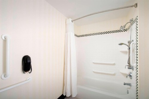 Fairfield Inn & Suites by Marriott Miami Airport South - image 14