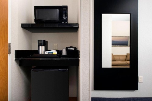 Fairfield Inn & Suites by Marriott Miami Airport South - image 19