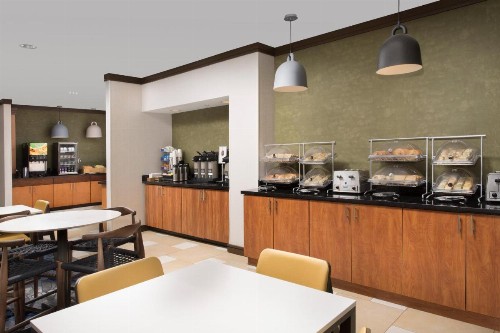 Fairfield Inn & Suites by Marriott Miami Airport South - image 2