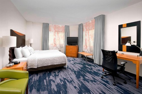 Fairfield Inn & Suites by Marriott Miami Airport South - image 9