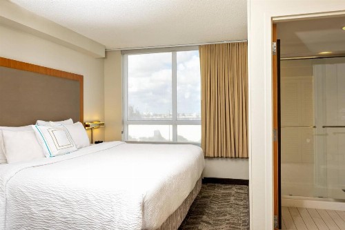 SpringHill Suites Miami Airport South - image 25