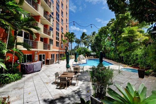 The Mutiny Luxury Suites Hotel - image 19