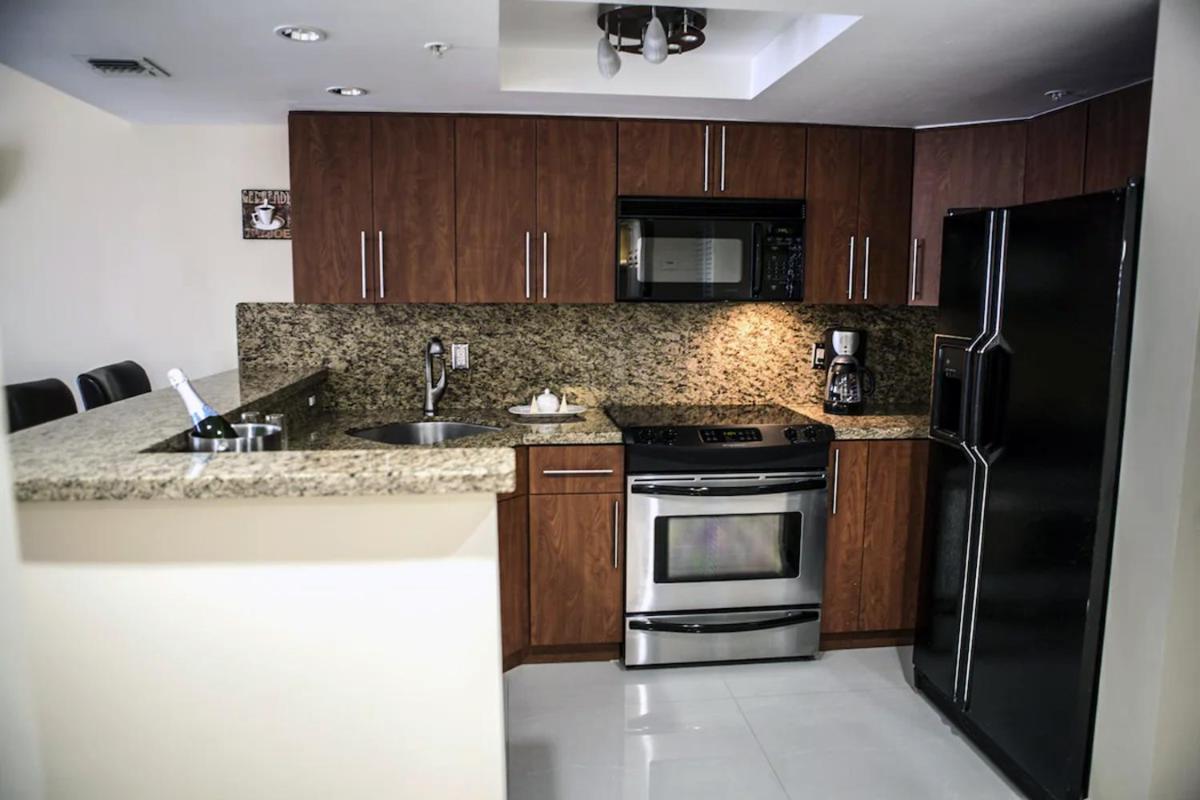 The Mutiny Luxury Suites Hotel - image 3