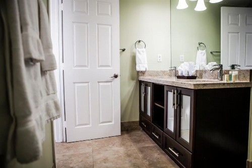 The Mutiny Luxury Suites Hotel - image 5