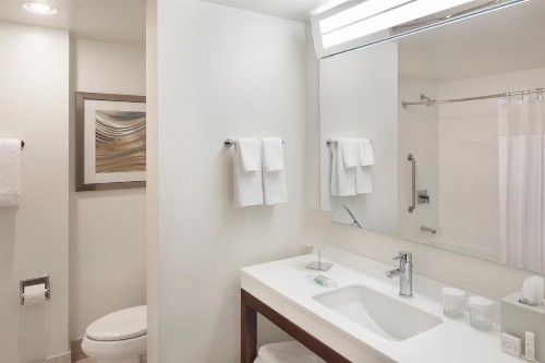Courtyard Miami Dadeland - image 4