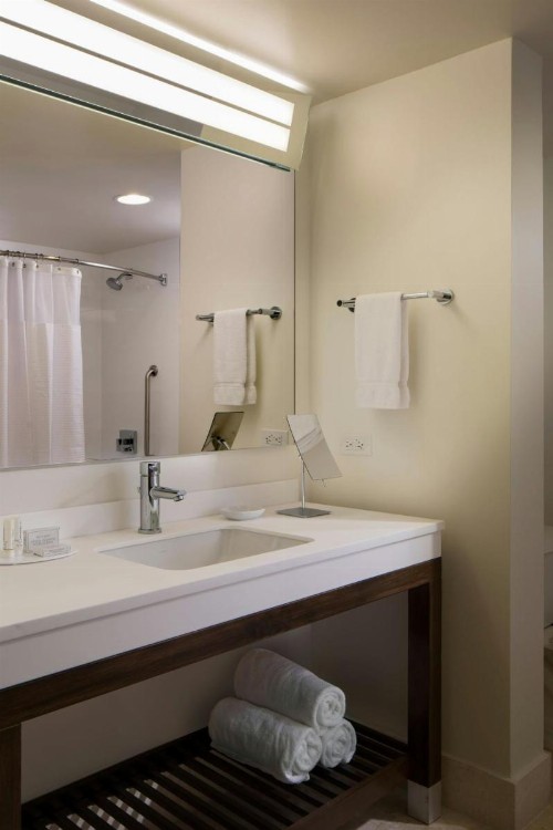 Courtyard Miami Dadeland - image 41