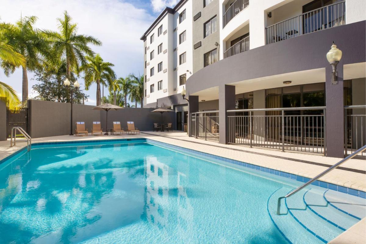 Courtyard by Marriott Miami at Dolphin Mall - main image