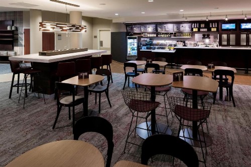 Courtyard by Marriott Miami at Dolphin Mall - image 19