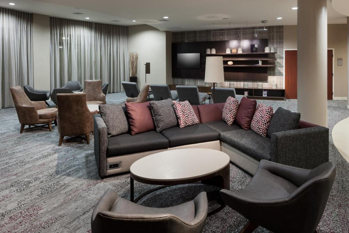 Courtyard by Marriott Miami at Dolphin Mall - image 2