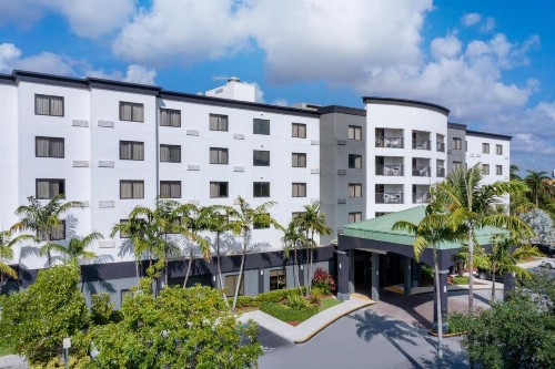 Courtyard by Marriott Miami at Dolphin Mall - image 21